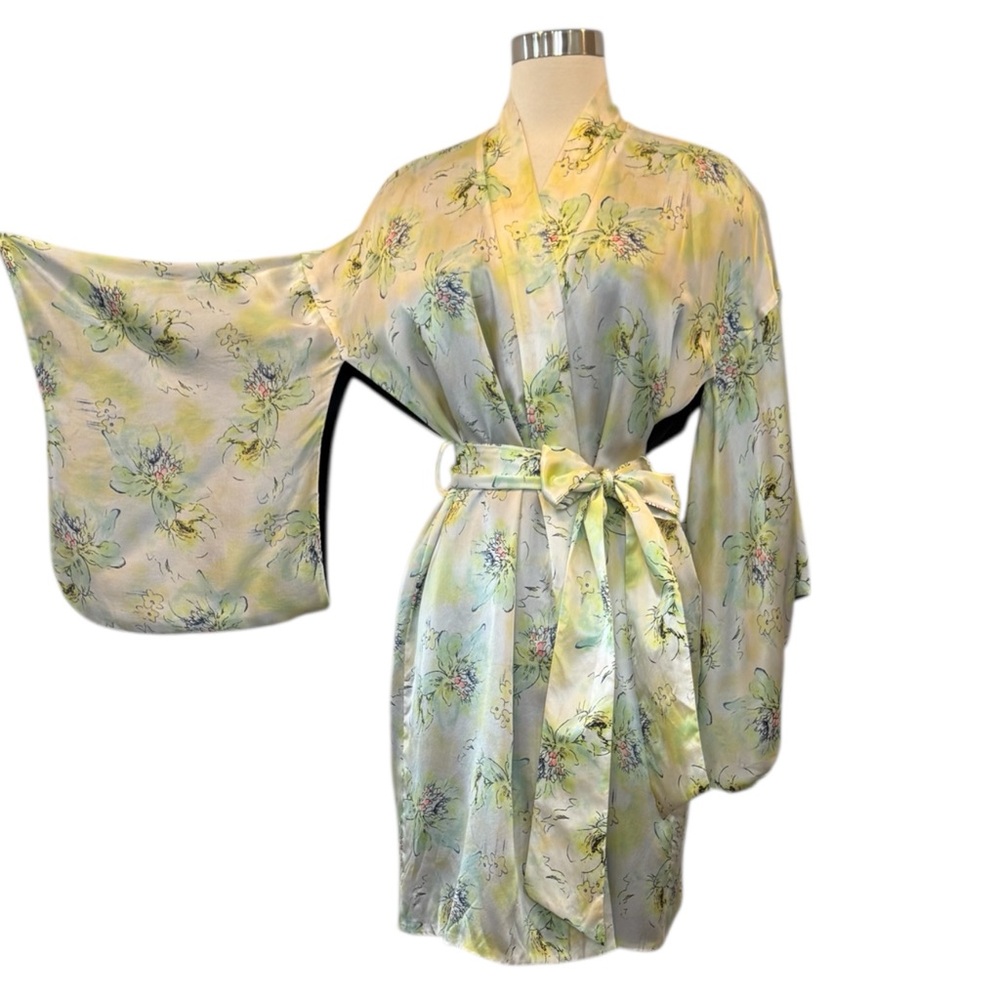 Victoria’s Secret 100% Silk ‘Island Fantasy’ Pale Green Box Sleeve Kimono Robe
